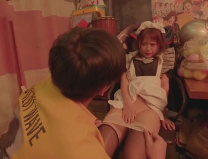 Được phát hiện làm gái gọi, cô gái xinh đẹp bị đồng ngiệp tống tình mỗi đêm